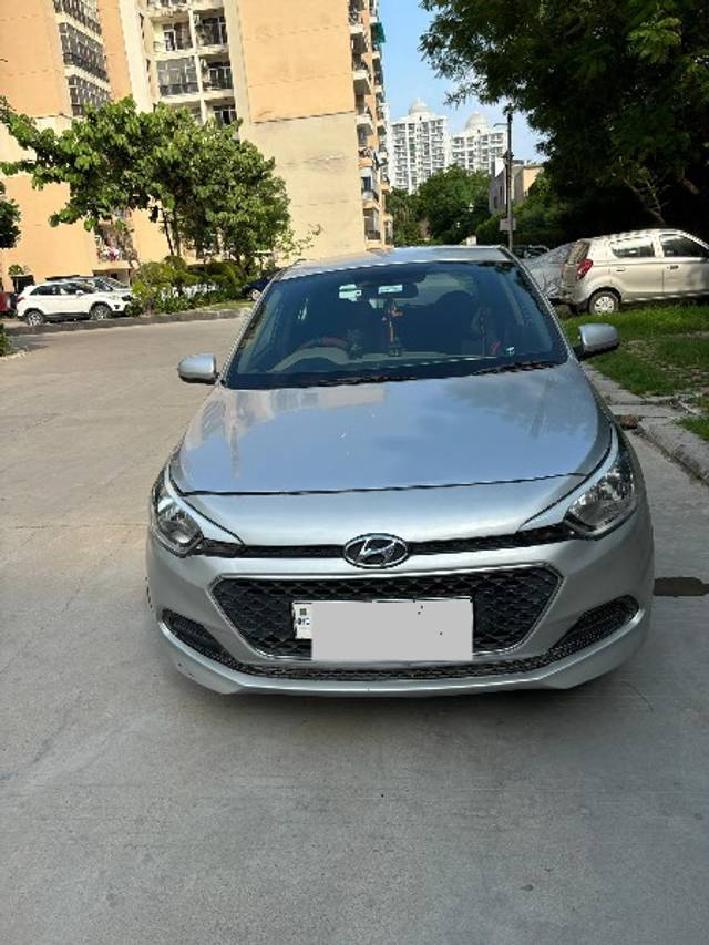 https://images10.gaadi.com/usedgaadi-sellcar/UsedCar/eb9c9612-75e0-4e81-9c31-62c69bdcd9c8/377452ae-f0b4-43a1-a091-c997611499c3.jpeg?imwidth=6400