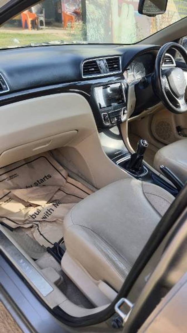 https://images10.gaadi.com/usedgaadi-sellcar/UsedCar/ec4d1dcb-c630-4063-872d-7cf16a97823d/968f8820-3edb-4c28-86b7-cd546018436c.jpg?imwidth=6401
