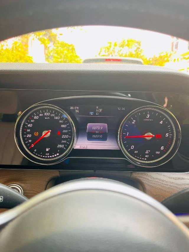 https://images10.gaadi.com/usedgaadi-sellcar/UsedCar/ec6bc52b-dc31-4ccd-abd7-84563b6fbbfb/e30f2634-7fa8-437c-8208-c6c5e37a5fec.jpeg?imwidth=6402