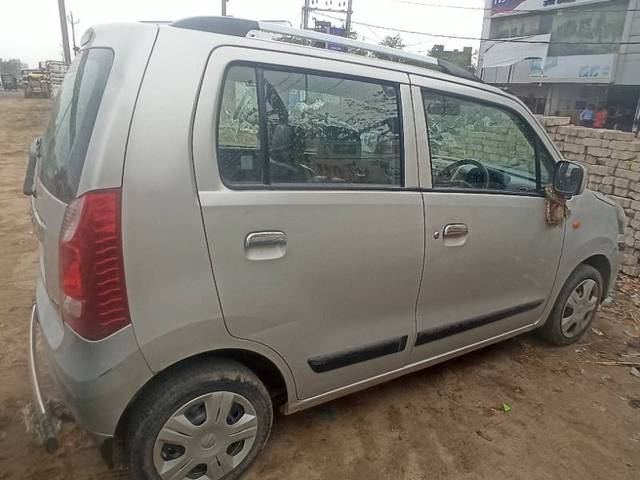 https://images10.gaadi.com/usedgaadi-sellcar/UsedCar/eca32647-f5fe-4db1-9451-a45c5cf4e062/9271faa6-3e9c-4389-8950-bde074ed2c2d.jpg?imwidth=6402