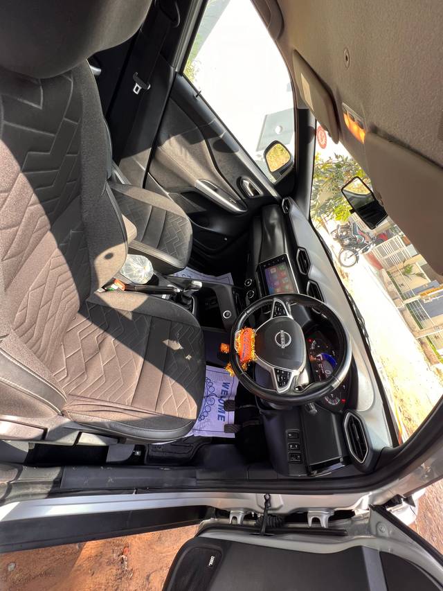 https://images10.gaadi.com/usedgaadi-sellcar/UsedCar/ecd7472d-4b75-4827-abab-21858d595275/5b8fc89e-050a-4682-b9f5-5e29264e391b.jpeg?imwidth=6402