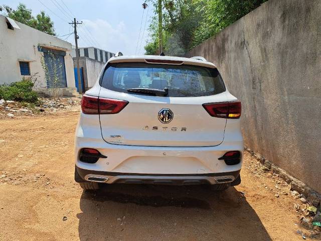 https://images10.gaadi.com/usedgaadi-sellcar/UsedCar/ed003f22-60a4-44f2-b8f0-860e9b99679f/b8dd81ee-1433-4158-9f99-6a7c3cd6a733.jpg?imwidth=6401