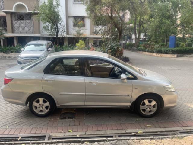 https://images10.gaadi.com/usedgaadi-sellcar/UsedCar/ed68a378-ef06-44a3-9cd7-3d4989f488af/701cddc7-7576-4521-9f73-c853d9f21f11.jpeg?imwidth=6401