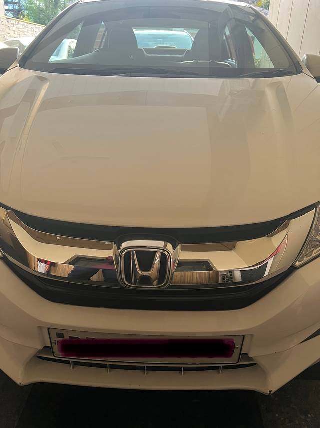 https://images10.gaadi.com/usedgaadi-sellcar/UsedCar/ed6fba9c-5262-4164-9d80-1da79cc1604d/5ed26eb4-1edb-4da4-955e-a5d917766663.jpeg?imwidth=6400