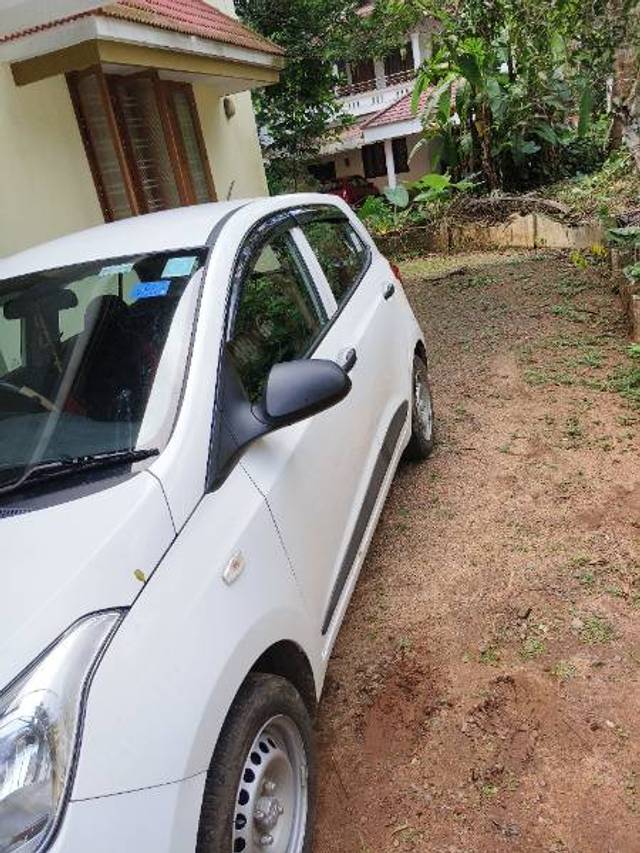 https://images10.gaadi.com/usedgaadi-sellcar/UsedCar/ed9e1264-5934-4e4c-99ab-74199449e852/6cd5aa51-d444-43f0-b899-8e39f50bdeff.jpg?imwidth=6402