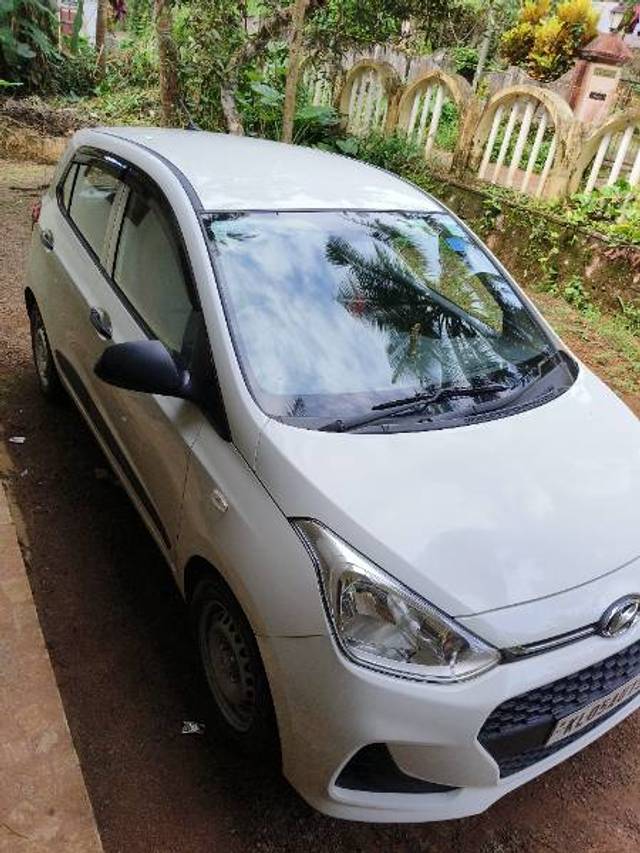 https://images10.gaadi.com/usedgaadi-sellcar/UsedCar/ed9e1264-5934-4e4c-99ab-74199449e852/c60e09af-d032-4018-be66-d808bcd7be95.jpg?imwidth=6401