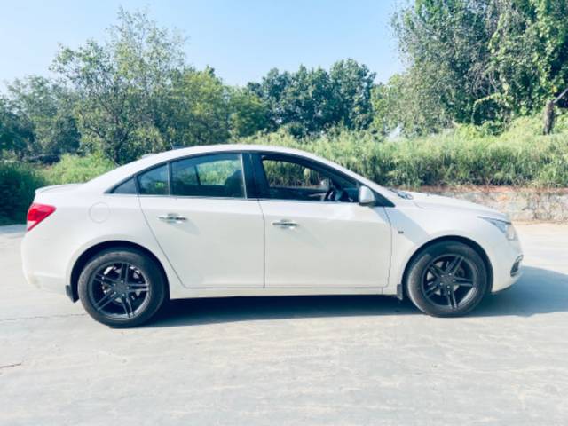 https://images10.gaadi.com/usedgaadi-sellcar/UsedCar/edf0f428-d39f-4467-87e5-e00fb9ed3cce/85e755bd-371d-40f4-87aa-ff393306432c.jpeg?imwidth=6401