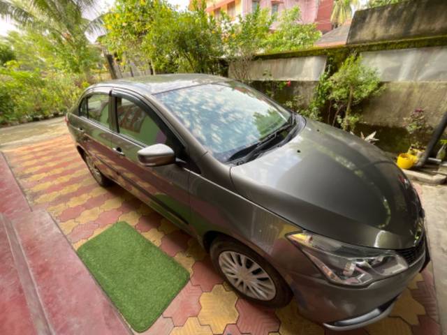 https://images10.gaadi.com/usedgaadi-sellcar/UsedCar/ee9f893b-db0f-400f-bceb-2b89ecce3c3e/4615ab85-9008-421d-9fa6-355fea410bc8.jpg?imwidth=6400