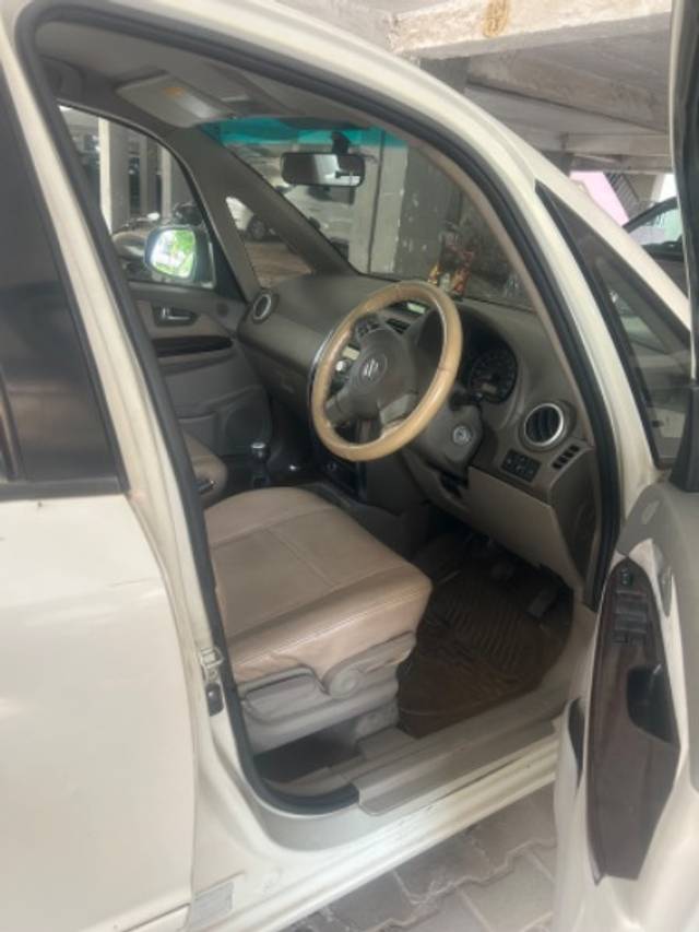 https://images10.gaadi.com/usedgaadi-sellcar/UsedCar/eea306cc-08cd-439a-a2da-e6d49f673f10/1adea967-0855-45ce-99f2-7393a1689396.jpeg?imwidth=6402