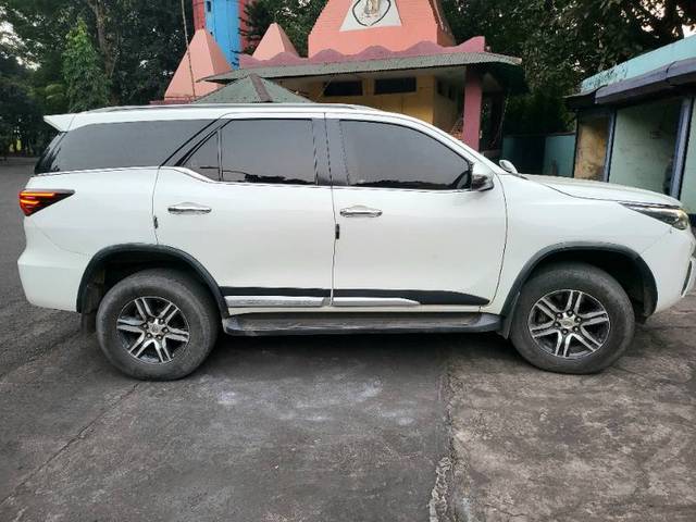 https://images10.gaadi.com/usedgaadi-sellcar/UsedCar/eebd3d69-9920-4fbe-8c9b-7b7aec3c3044/40a4ff0b-39dc-4188-976f-90df573b7677.jpg?imwidth=6401