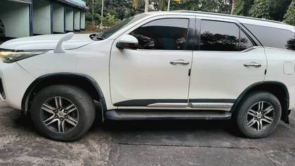Toyota Fortuner 2.8 2WD AT BSIV Toyota Fortuner 2.8 2WD AT BSIV