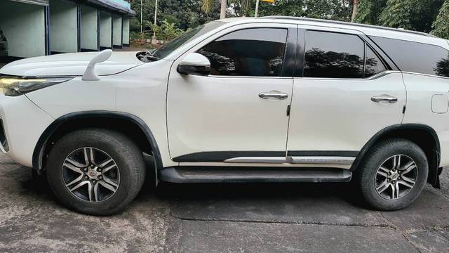 https://images10.gaadi.com/usedgaadi-sellcar/UsedCar/eebd3d69-9920-4fbe-8c9b-7b7aec3c3044/8950710a-9ebe-4a40-abef-fa1c6bf1cf62.jpg?imwidth=6400