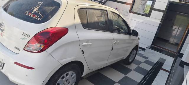 https://images10.gaadi.com/usedgaadi-sellcar/UsedCar/ef017290-7809-4e71-a926-6111e909c60a/7c9d1773-16a3-4917-a8bc-a5b717560649.jpg?imwidth=6402