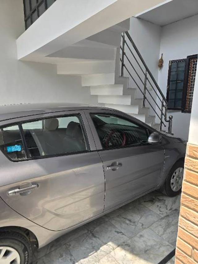 https://images10.gaadi.com/usedgaadi-sellcar/UsedCar/ef0b88e6-d26c-4aae-8b02-97d770b51718/2ac70d26-b692-4e60-a2d5-7a1b05230afd.jpg?imwidth=6401