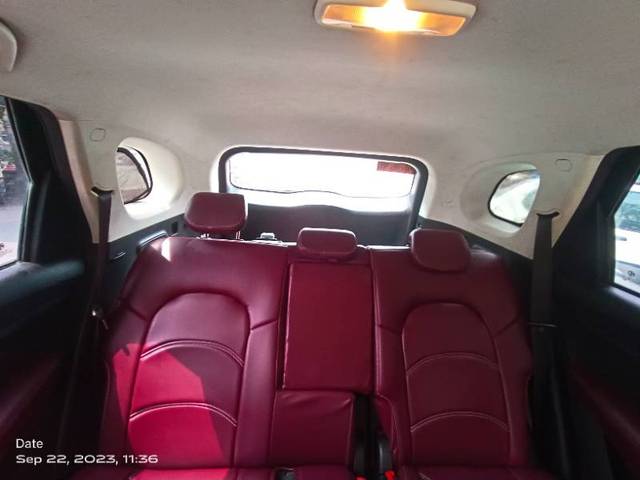 https://images10.gaadi.com/usedgaadi-sellcar/UsedCar/ef1fc9c3-9233-430f-b7b5-794a7e3560f4/aa192be8-e8f0-498c-8f16-b94731346f8e.jpg?imwidth=6402