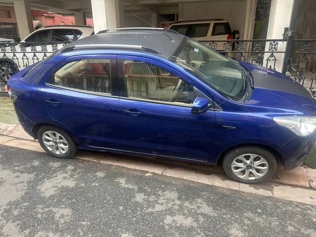 https://images10.gaadi.com/usedgaadi-sellcar/UsedCar/ef204e0a-46c7-4775-bcc3-6c09889f01f9/57bfcfbe-96cc-4840-9f6b-1af75078a030.jpg?imwidth=6401