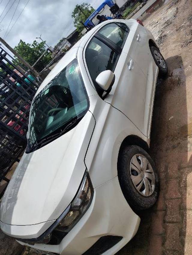 https://images10.gaadi.com/usedgaadi-sellcar/UsedCar/ef38e522-1407-4d7b-a1ef-8f56cf978a13/a5570135-f1ad-4062-af8e-d2b646888f4c.jpg?imwidth=6400