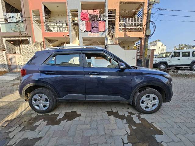 https://images10.gaadi.com/usedgaadi-sellcar/UsedCar/ef5021fd-9b8a-4b7f-b54e-6b9d26b99e05/11072542-aece-4d40-a42c-2dcf8b00ffab.jpeg?imwidth=6401