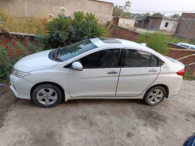 https://images10.gaadi.com/usedgaadi-sellcar/UsedCar/ef811aed-be71-48a0-a373-3bafa433ebb4/2f2c6bf5-fa1b-492e-969c-6087b7f63cd2.jpg?imwidth=6402