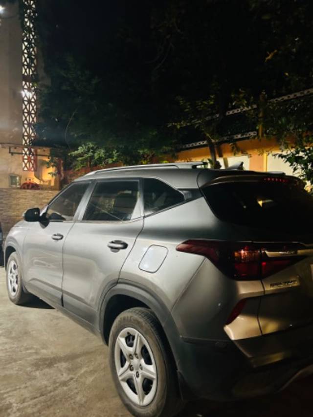 https://images10.gaadi.com/usedgaadi-sellcar/UsedCar/ef922765-a516-413a-918e-9838db1f5cb4/a8b4e9a3-5d58-46e0-a888-562853e7c154.jpeg?imwidth=6402