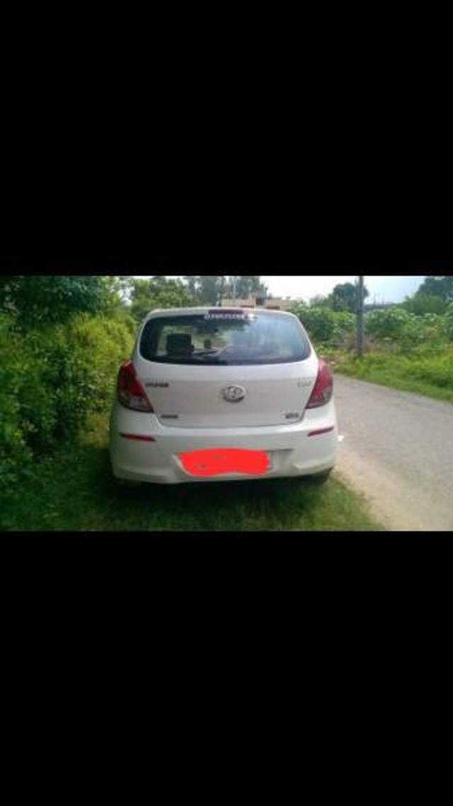 https://images10.gaadi.com/usedgaadi-sellcar/UsedCar/efa6fbb2-9437-4310-890f-b77767e56ca2/1ec66c99-19ca-41e5-b7ea-088e15b1e5f8.jpg?imwidth=6402