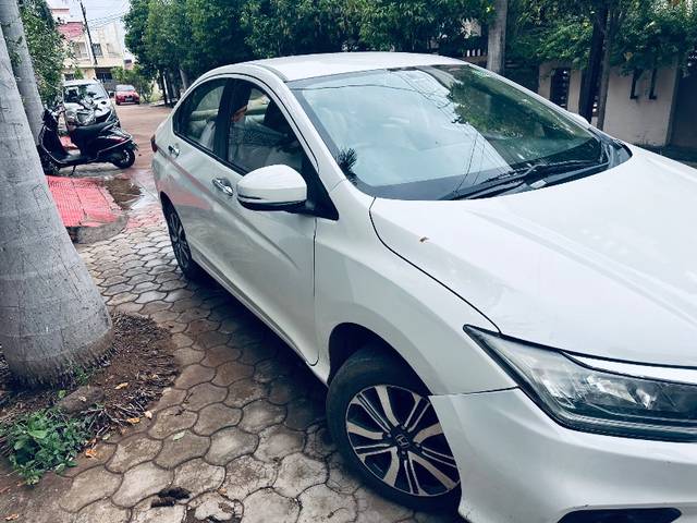 https://images10.gaadi.com/usedgaadi-sellcar/UsedCar/efb66dff-bc5e-4c2b-b7a5-23e4e4471eb1/456fc64b-4150-411e-b65c-f28d5ecb7f38.jpeg?imwidth=6400