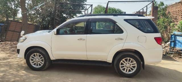 https://images10.gaadi.com/usedgaadi-sellcar/UsedCar/f000074d-4022-4d90-a91a-b06b7d09b647/fc8d040e-0efa-4b67-8f58-930ba503a35f.jpeg?imwidth=6401