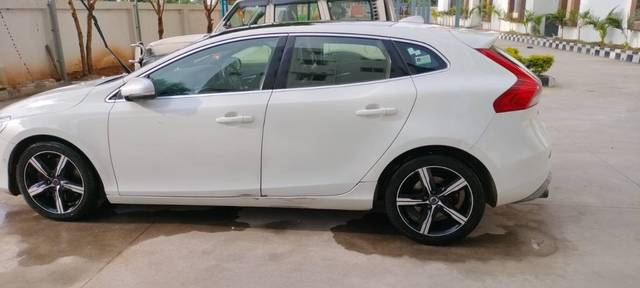 https://images10.gaadi.com/usedgaadi-sellcar/UsedCar/f00a31e8-d93f-412c-9473-d147376c2f20/30289072-4aa5-4b94-b681-f1caad579ae9.jpg?imwidth=6400