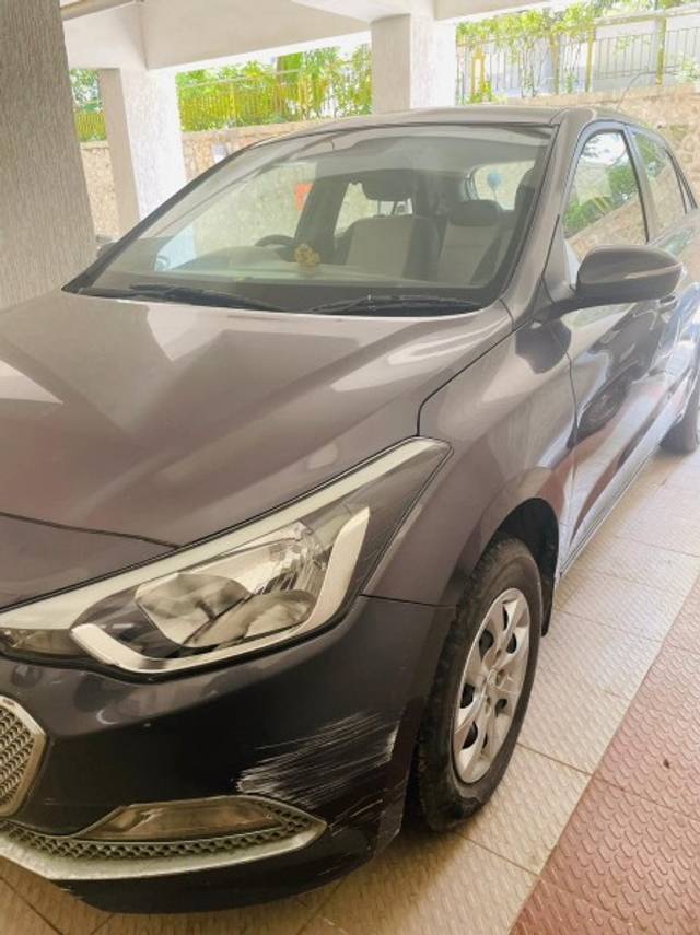 https://images10.gaadi.com/usedgaadi-sellcar/UsedCar/f021b203-e66a-4ecf-b994-a467cc30e1c1/41d7ab47-2fb3-4508-bc17-3c15f0562d0b.jpeg?imwidth=6400