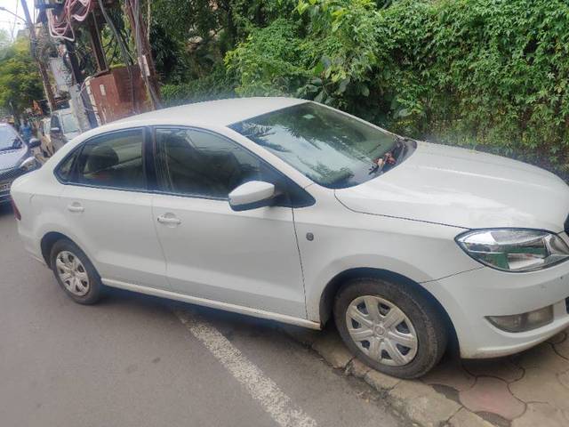 https://images10.gaadi.com/usedgaadi-sellcar/UsedCar/f0291098-eec2-4931-b357-ec6e763201db/3bd544d4-1a1c-41c0-bd13-9298af969540.jpg?imwidth=6400