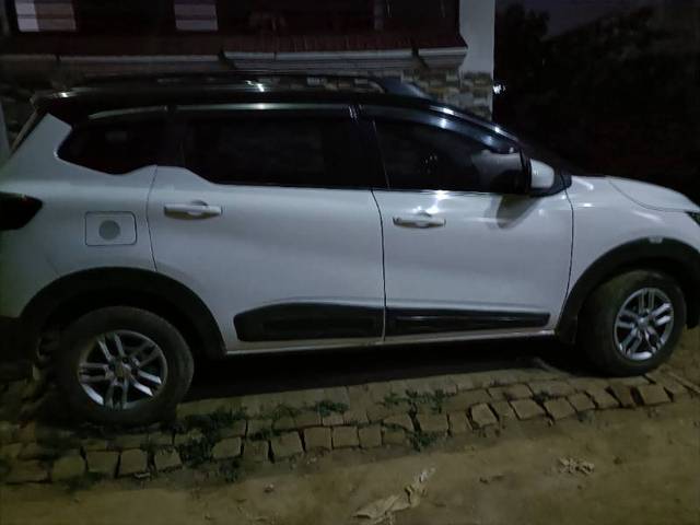 https://images10.gaadi.com/usedgaadi-sellcar/UsedCar/f05a7046-4d1e-4e3c-b32c-44e8323d50b7/33937171-bd63-483f-9bfb-03908084bb46.jpg?imwidth=6401