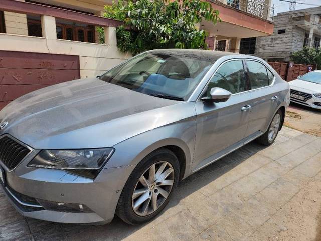 https://images10.gaadi.com/usedgaadi-sellcar/UsedCar/f07212fb-8964-4a19-9db1-1162eaf88b51/5edcf822-f3b5-49b8-87fc-3bd7345ec5cd.jpg?imwidth=6402