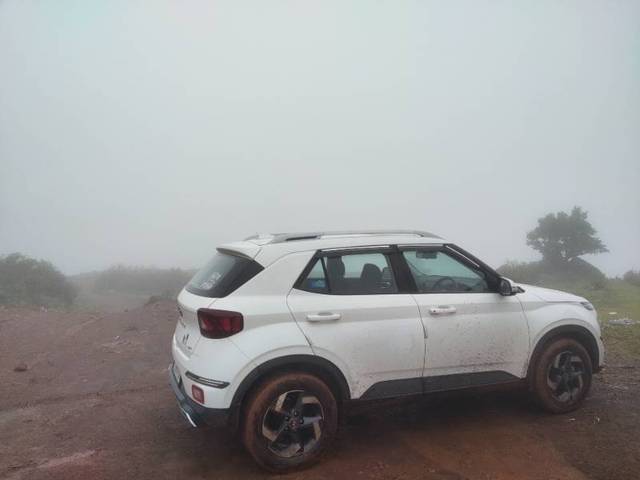 https://images10.gaadi.com/usedgaadi-sellcar/UsedCar/f090f615-9c72-40d4-8de0-08735b522fd4/3832bb42-4117-47e1-bbad-012971a70e96.jpg?imwidth=6400