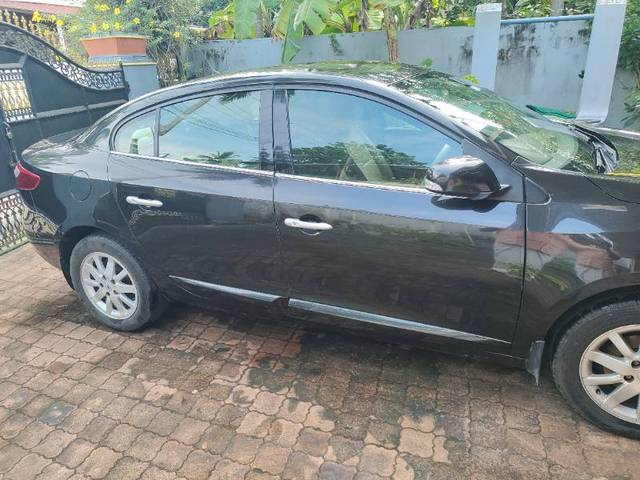 https://images10.gaadi.com/usedgaadi-sellcar/UsedCar/f0ab3d47-afae-42a5-84c3-2839e2817815/96f77f5f-15c8-43ad-9704-585ed76b4068.jpg?imwidth=6401