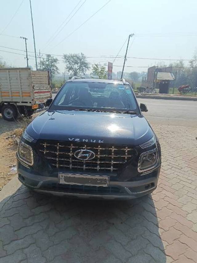 https://images10.gaadi.com/usedgaadi-sellcar/UsedCar/f130bcfb-6947-4e4c-8b96-336b723fd916/001f0feb-33a5-463d-89b5-b761a7f95b2e.jpg?imwidth=6400