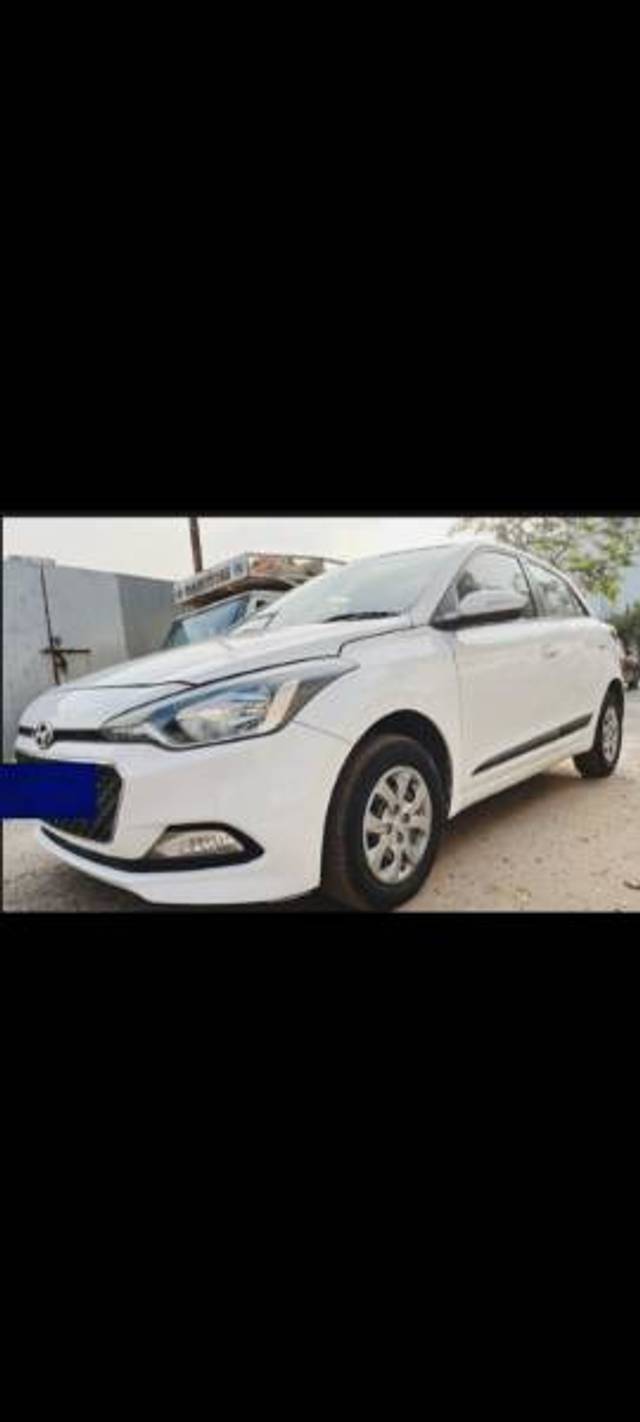 https://images10.gaadi.com/usedgaadi-sellcar/UsedCar/f1aea850-846f-4b66-8762-3962b3d29f65/81a66876-ad4d-444e-a5a2-9af6415928fd.png?imwidth=6400