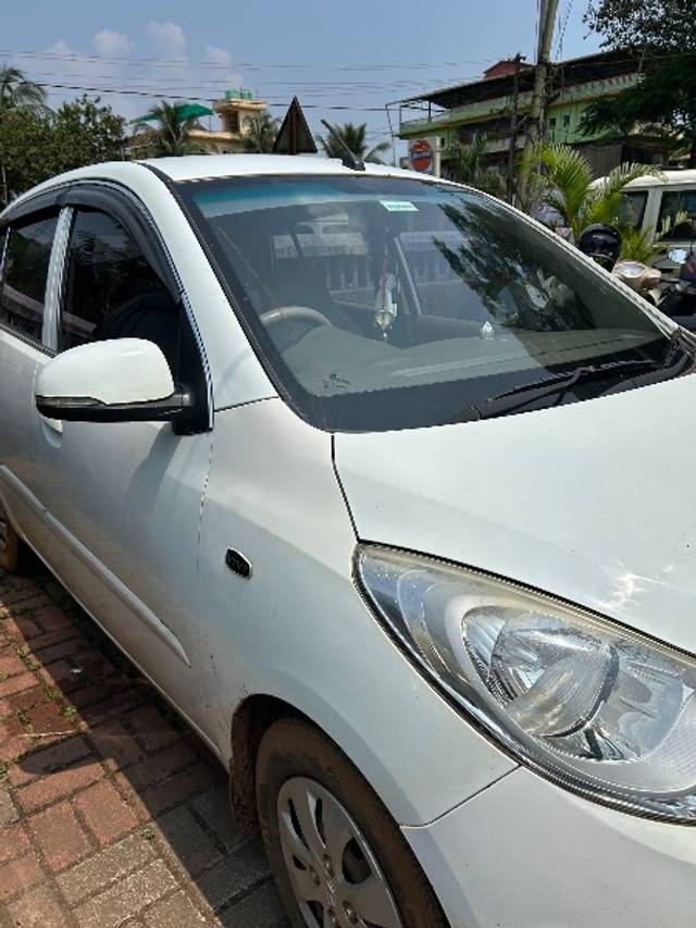 https://images10.gaadi.com/usedgaadi-sellcar/UsedCar/f1d68271-c8f9-42a2-a8a9-c95e6ca63893/e2c6810d-7a7e-4f0f-9e90-bfc72247501b.jpg?imwidth=6400