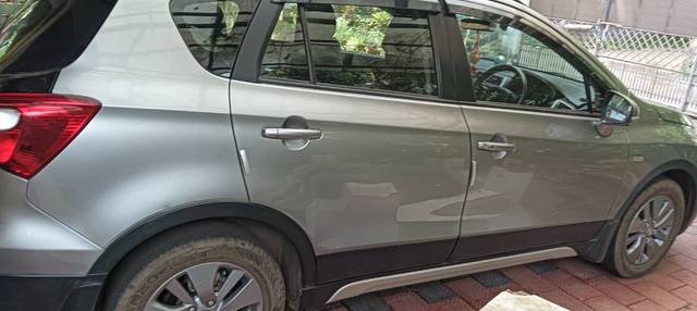 https://images10.gaadi.com/usedgaadi-sellcar/UsedCar/f1d6acf6-2f77-417c-b901-319a989156f5/a5fe6440-0c1a-4251-bcf5-fa4b3ce77d2e.jpg?imwidth=6402