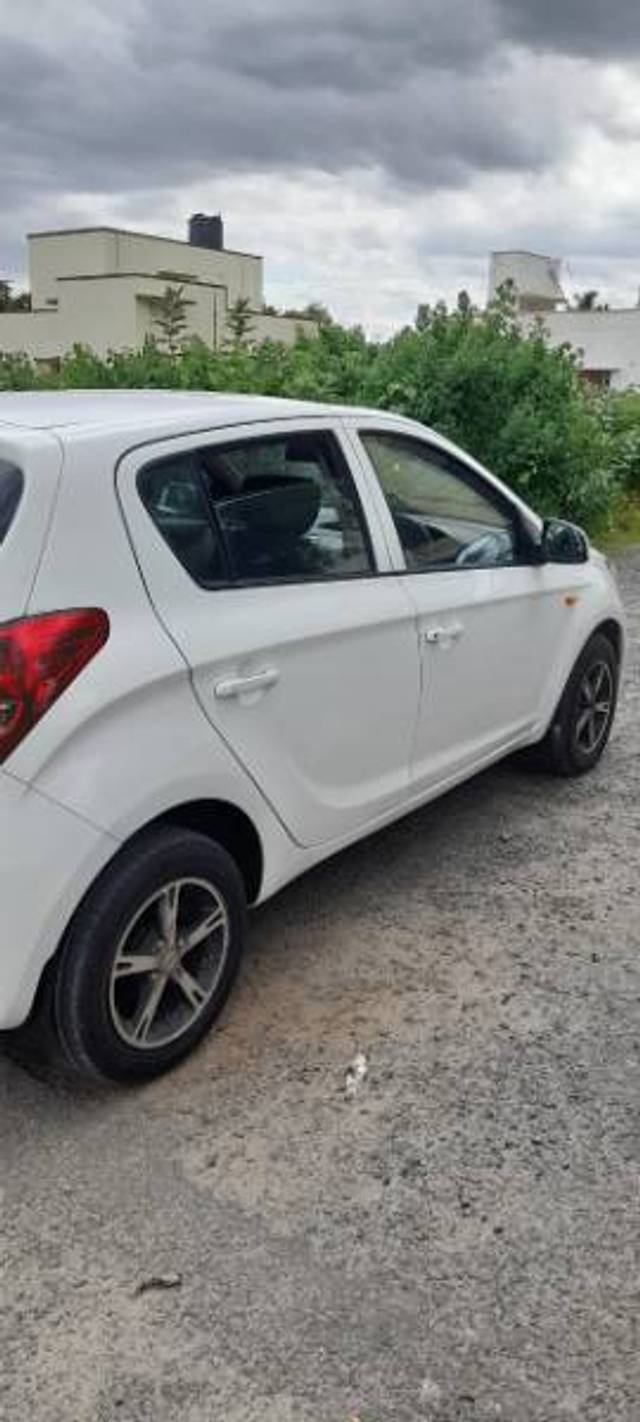 https://images10.gaadi.com/usedgaadi-sellcar/UsedCar/f2058af0-5cf8-4b30-856d-75d6f2002006/bb908b9d-6620-4386-9fe9-cee072b7070a.jpg?imwidth=6401