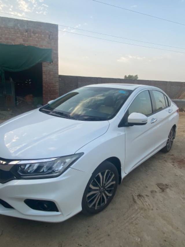 https://images10.gaadi.com/usedgaadi-sellcar/UsedCar/f221e157-0370-487d-831d-1313ffa8868e/6cc2acde-ad6f-4d4c-87c1-82ec42076b8e.jpeg?imwidth=6401