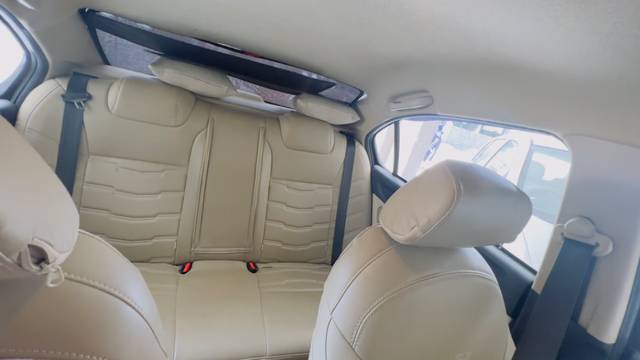 https://images10.gaadi.com/usedgaadi-sellcar/UsedCar/f23c57e2-62ad-44c8-a044-50090afb8ab5/681a4d34-3603-4363-a79d-36b7441a4a2c.jpeg?imwidth=6402