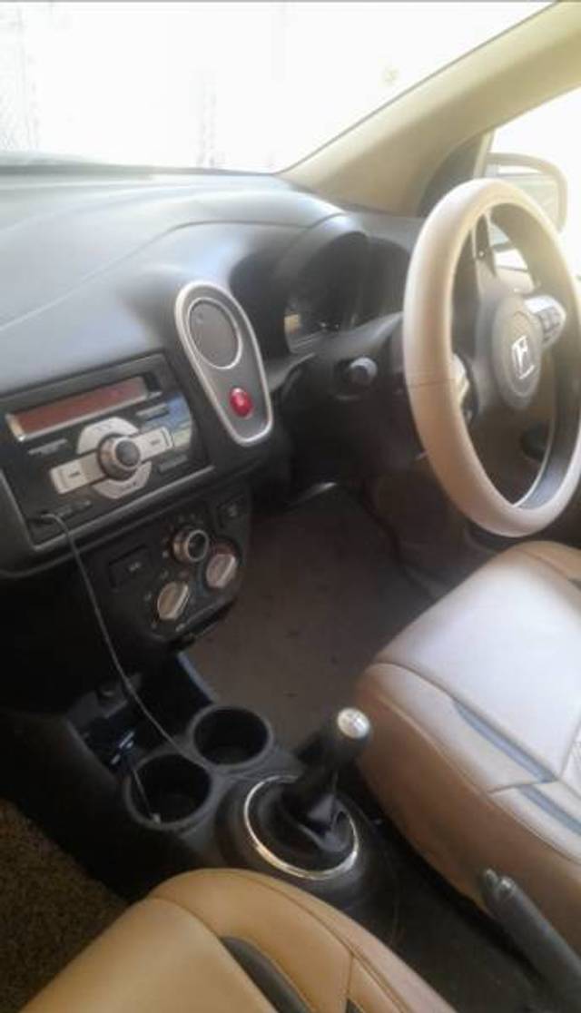 https://images10.gaadi.com/usedgaadi-sellcar/UsedCar/f2bcb3c5-7e1c-4cc3-a756-c0461a9939b0/00924849-dcf9-487e-9180-4c9ae9037ab8.jpg?imwidth=6401