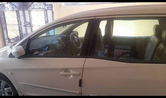 https://images10.gaadi.com/usedgaadi-sellcar/UsedCar/f2bcb3c5-7e1c-4cc3-a756-c0461a9939b0/4b95f7b6-62dd-4ed1-8de4-3cd4b5b25747.jpg?imwidth=6402