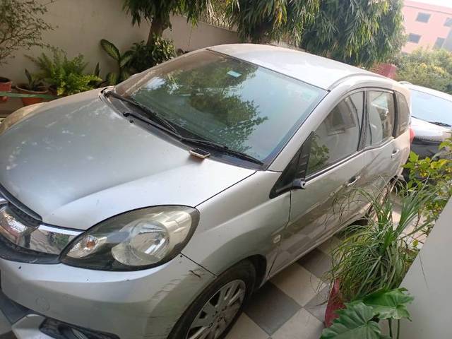 https://images10.gaadi.com/usedgaadi-sellcar/UsedCar/f2d4de6c-c2fb-45ef-92e6-274ebe77bf0b/34f0c68b-ac05-4f68-a254-01776fcff5d6.jpg?imwidth=6401