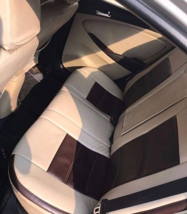 https://images10.gaadi.com/usedgaadi-sellcar/UsedCar/f2ec1561-1114-40bd-aca5-ef4efca14348/d6b39ebf-6e00-44b6-9071-d80a86b92da1.jpeg?imwidth=6401