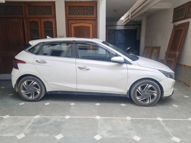 https://images10.gaadi.com/usedgaadi-sellcar/UsedCar/f3631c74-537a-4579-81f6-f48f7dd0dee0/cd91029d-2da6-4756-93b6-9fcd38c2631f.jpg?imwidth=6401