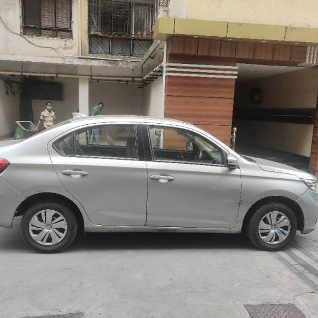 https://images10.gaadi.com/usedgaadi-sellcar/UsedCar/f3b8d533-627e-45fd-8efc-9c2e2e49087f/26819cb1-7adf-4780-9f66-7ce2daf7e22b.jpg?imwidth=6401