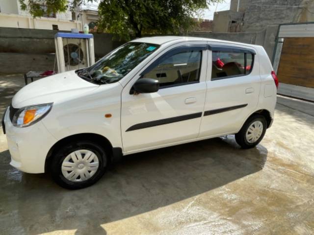 https://images10.gaadi.com/usedgaadi-sellcar/UsedCar/f3f39a54-c962-4df5-9e3a-c83c8ce799b8/bb1d9403-eb48-4012-84f3-86ed40bb178d.jpg?imwidth=6400