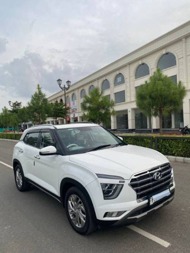 https://images10.gaadi.com/usedgaadi-sellcar/UsedCar/f3ff4ed7-d463-4f39-a8ab-05b600793922/fd3d0fb1-1037-4003-a785-49c84f150c95.jpg?imwidth=6400