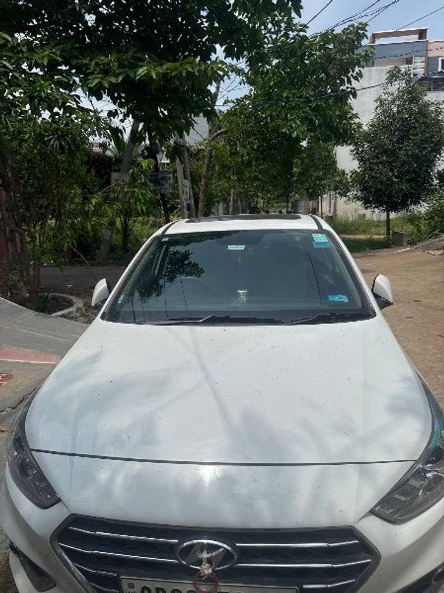 https://images10.gaadi.com/usedgaadi-sellcar/UsedCar/f4231342-06c9-46d4-8867-db2dba2396ba/f127c9b0-7a63-4be0-b630-39c7925ea9fd.jpg?imwidth=6400
